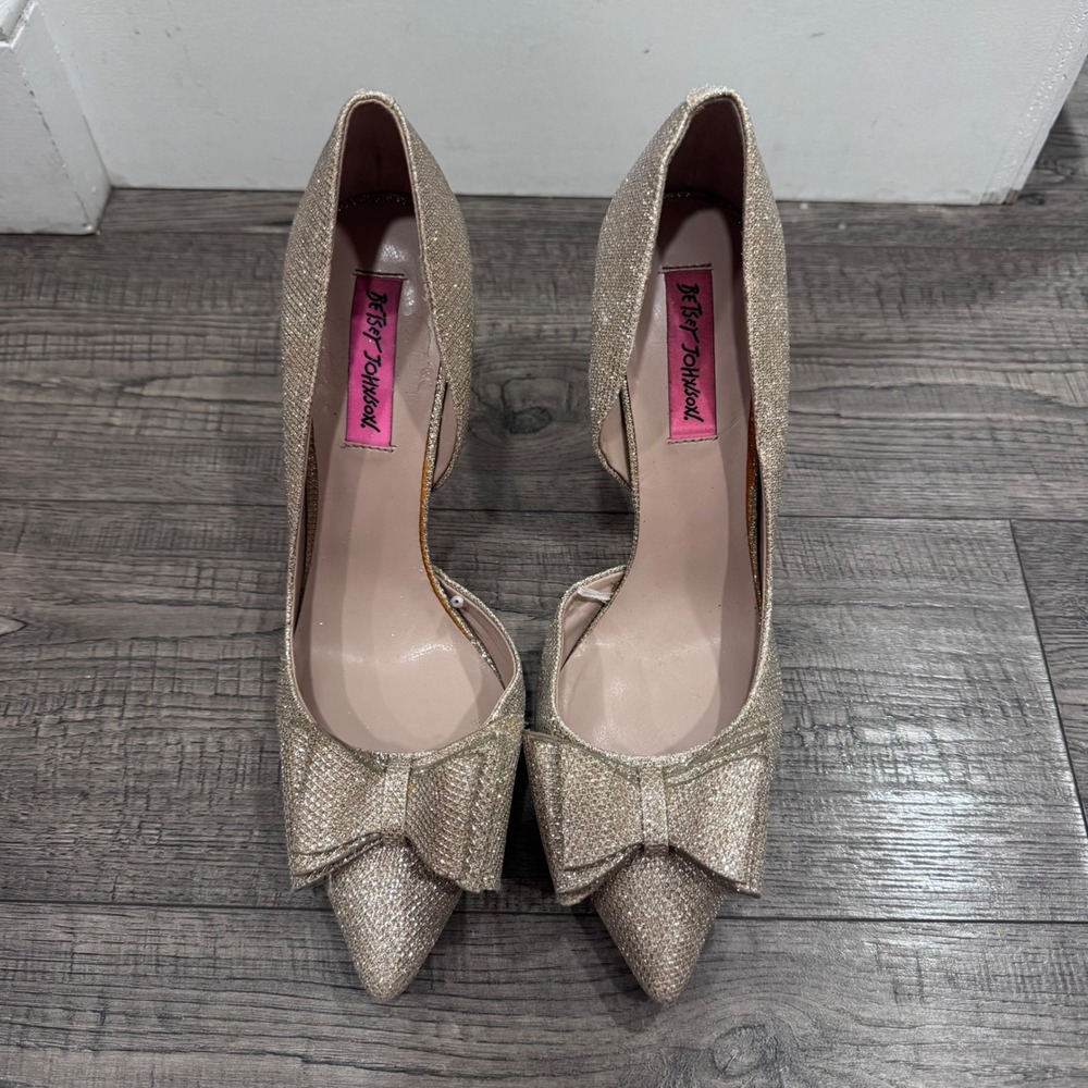 Betsey Johnson Champagne Gold Glitter Bow D'Orsay Pointed Toe Pumps Heels